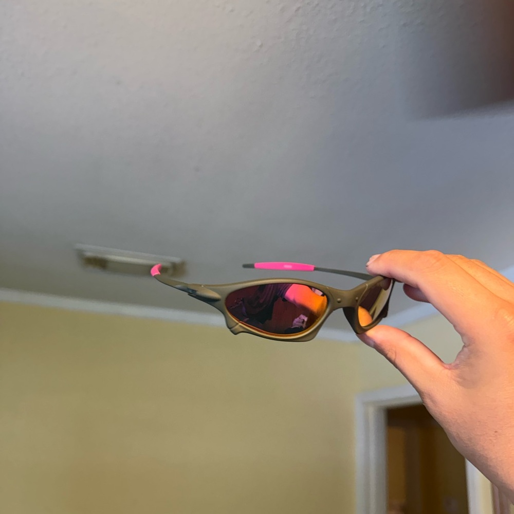 Sporty Olive Frame Sunglasses with Pink Accents Oakley pakeha